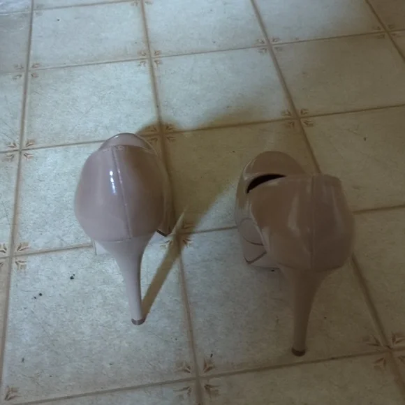 Brash Beige Round Toe Patent Leather Pumps - Picture 7 of 7